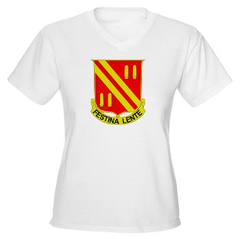 4B42FAR - A01 - 04 - DUI - 4th Bn - 42nd Field Artillery Regiment Women's V-Neck T-Shirt