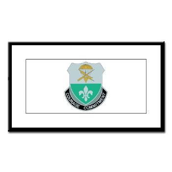 82DVDSTB - M01 - 02 - DUI - 82nd Abn Div - Special Troops Bn - Small Framed Print